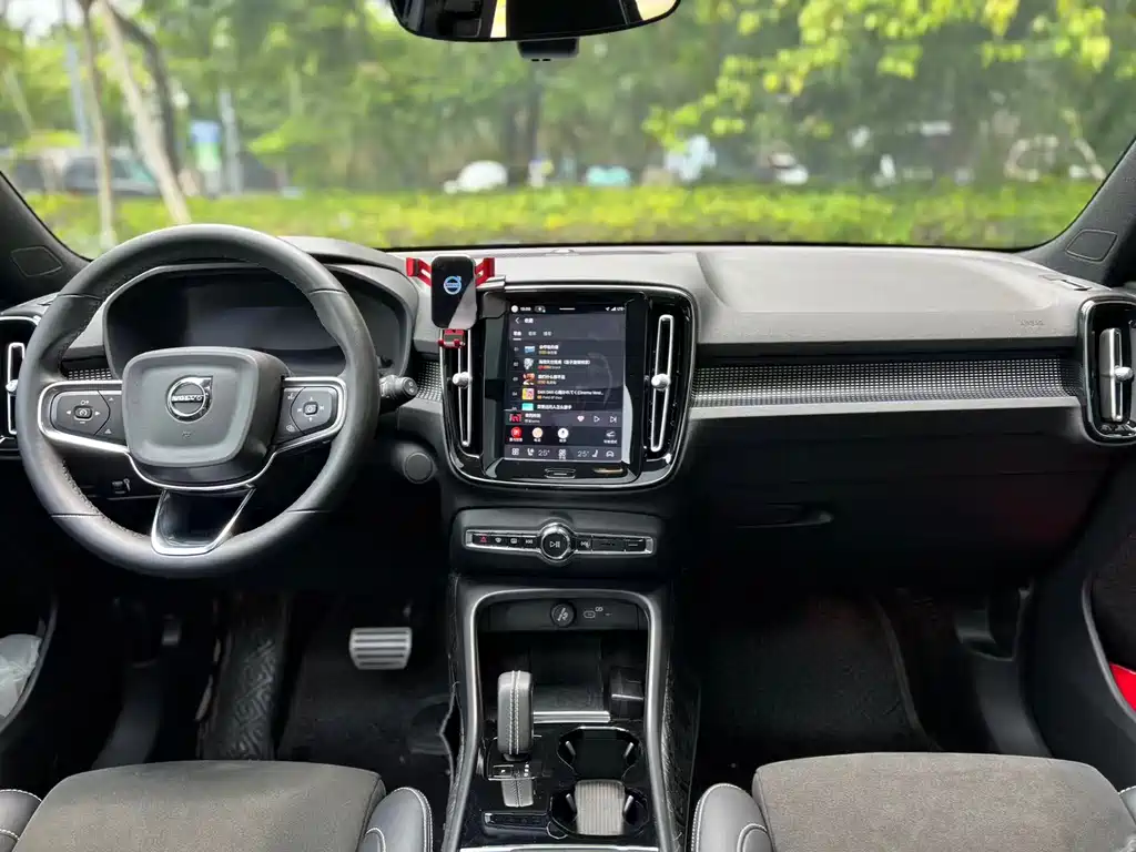 Volvo XC40 2022 — фото 16