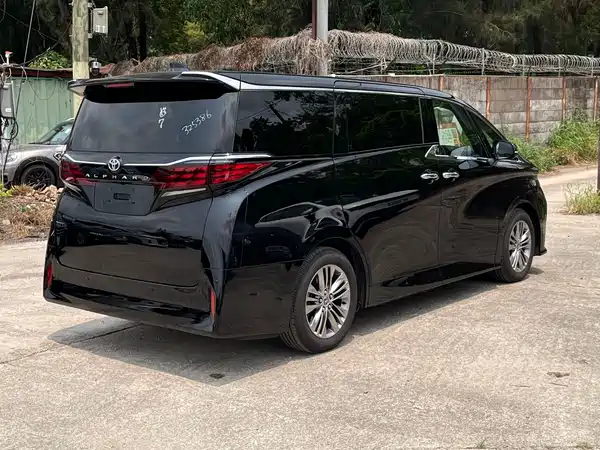 Toyota Alphard 2025