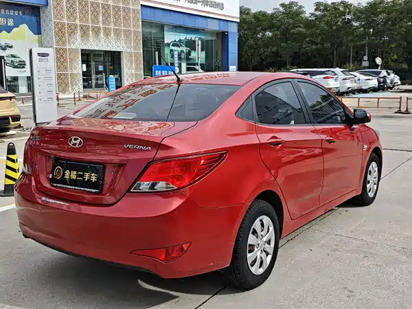 Hyundai Accent 2014