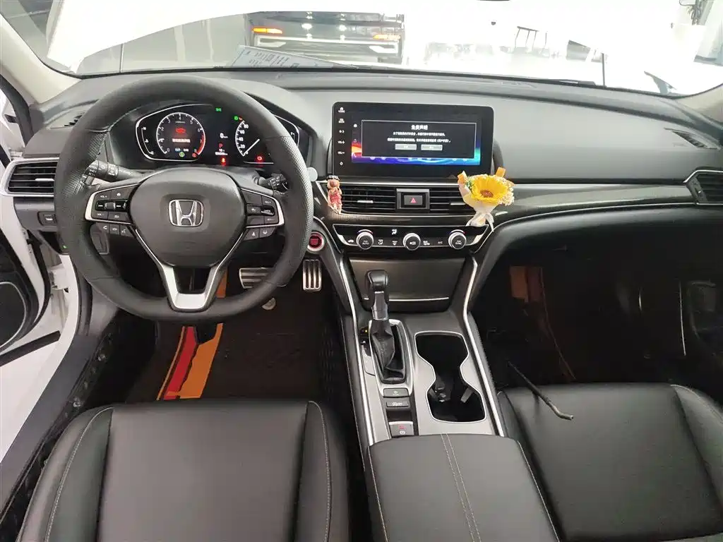 Honda Accord 2022 — фото 10