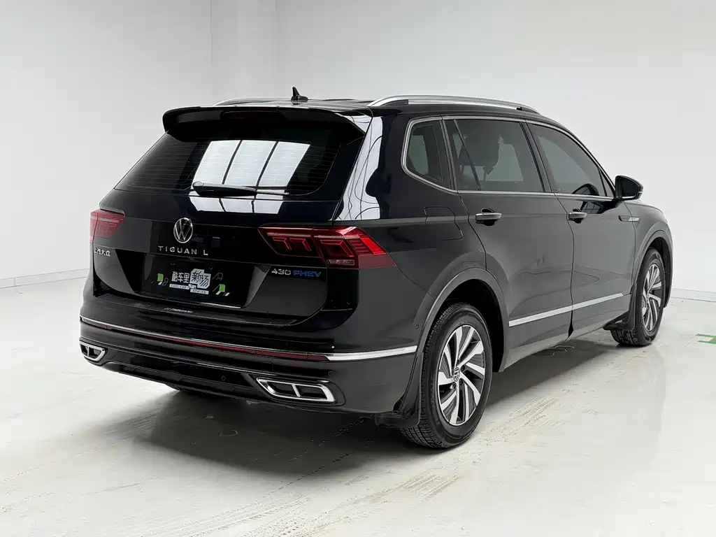 Volkswagen Tiguan L Plug-In Hybrid 2023 — фото 4