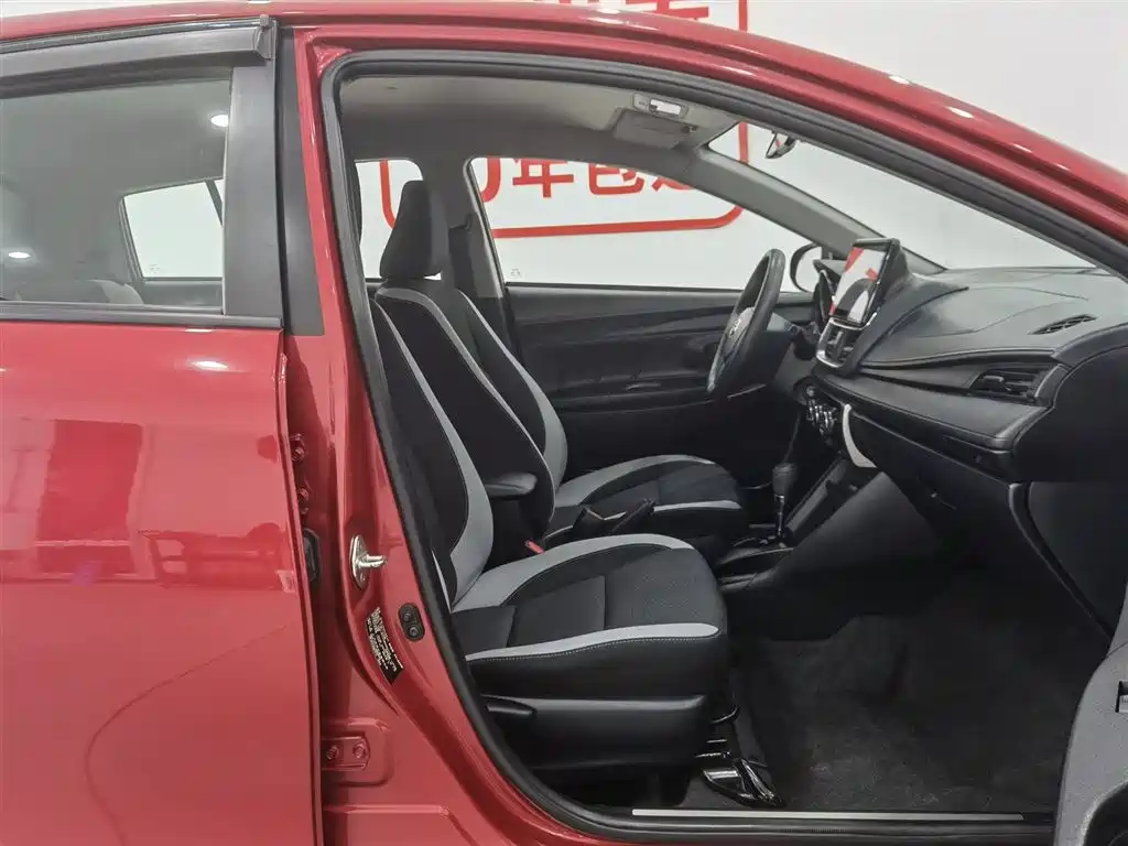 Toyota Yaris L 2021 — фото 23