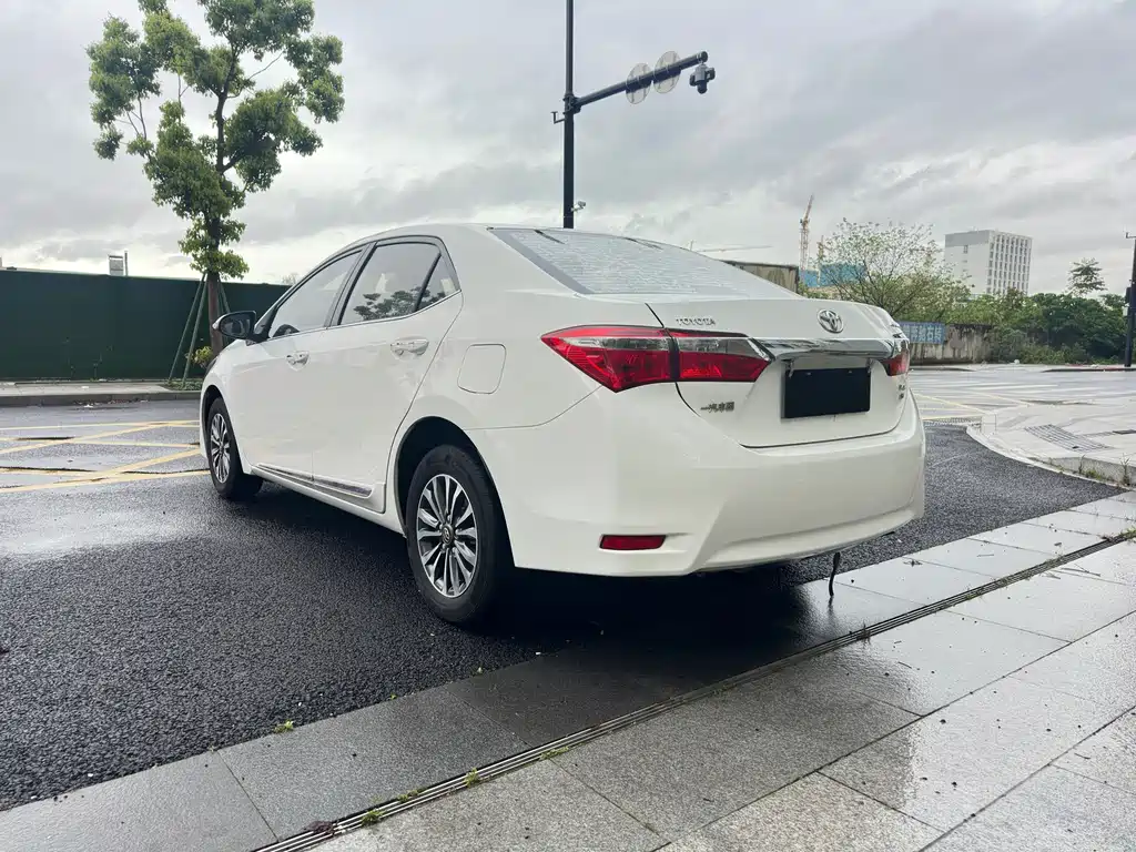 Toyota Corolla 2018 — фото 7