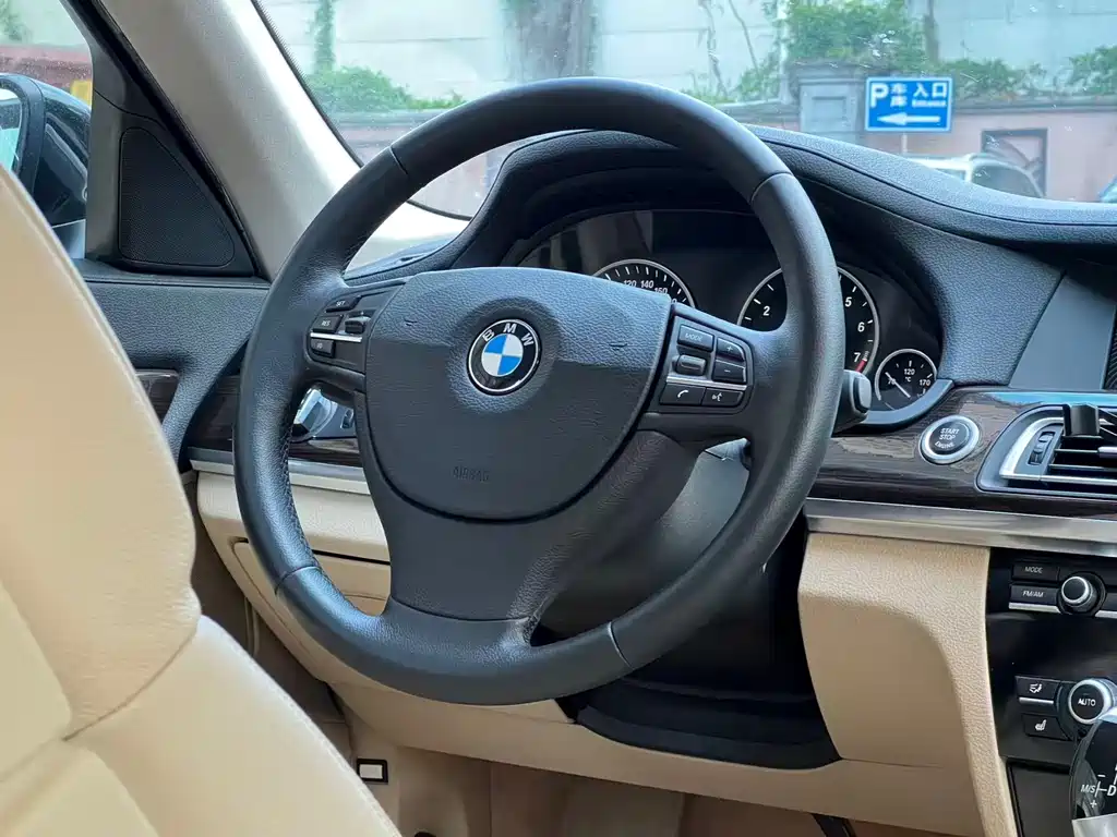 BMW 7 Series 2010 — фото 19