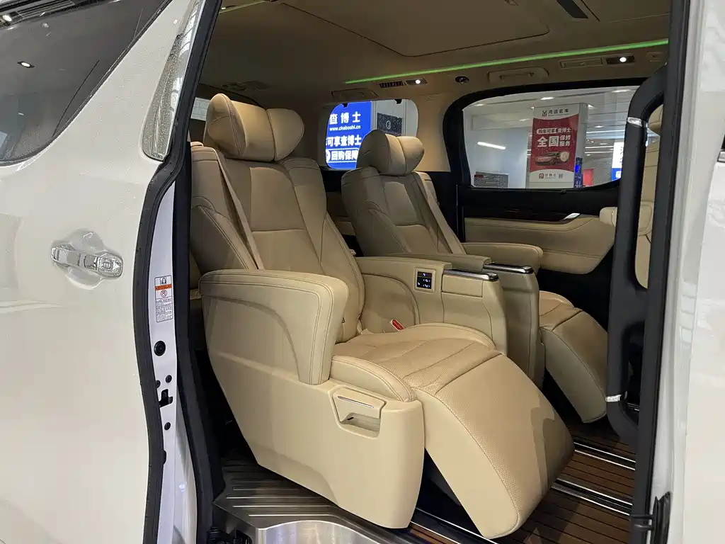 Toyota Alphard 2020 — фото 8