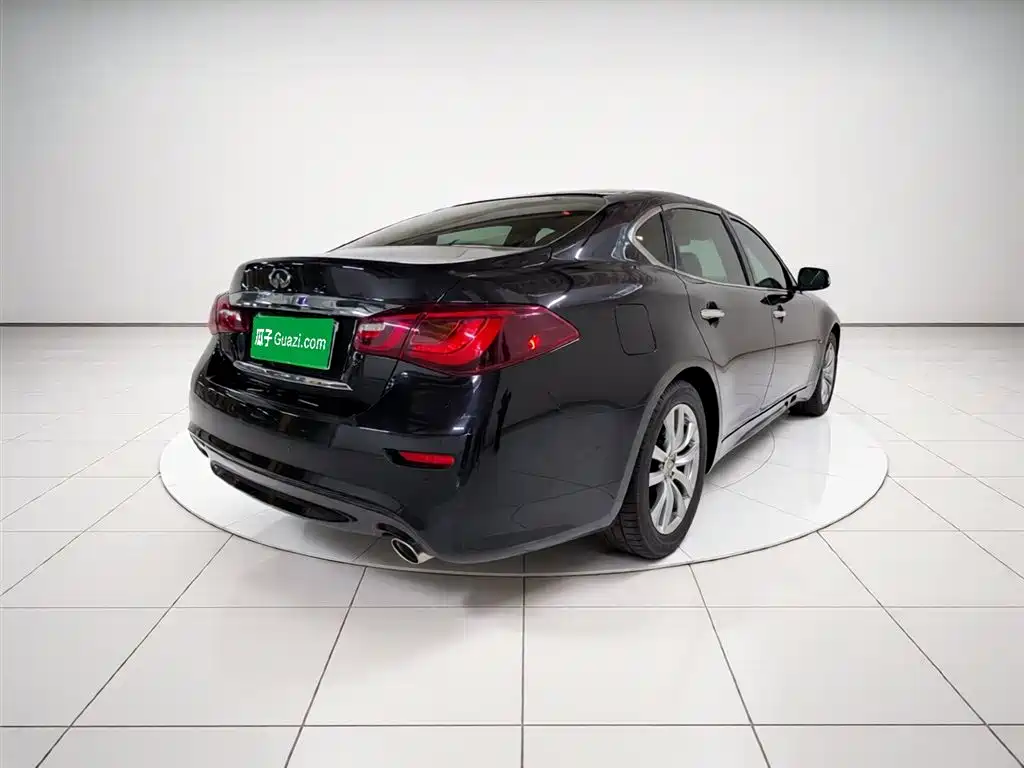 Infiniti Q70 2016