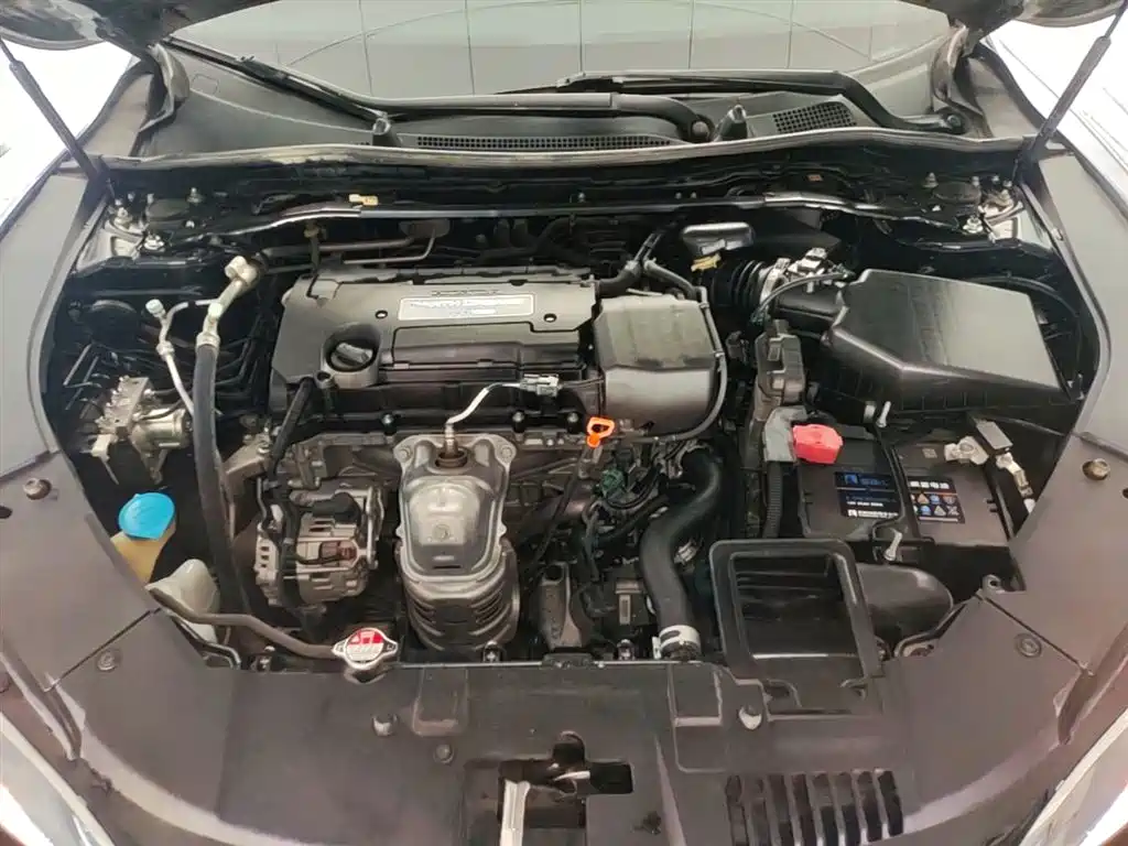 Honda Accord 2016 — фото 20