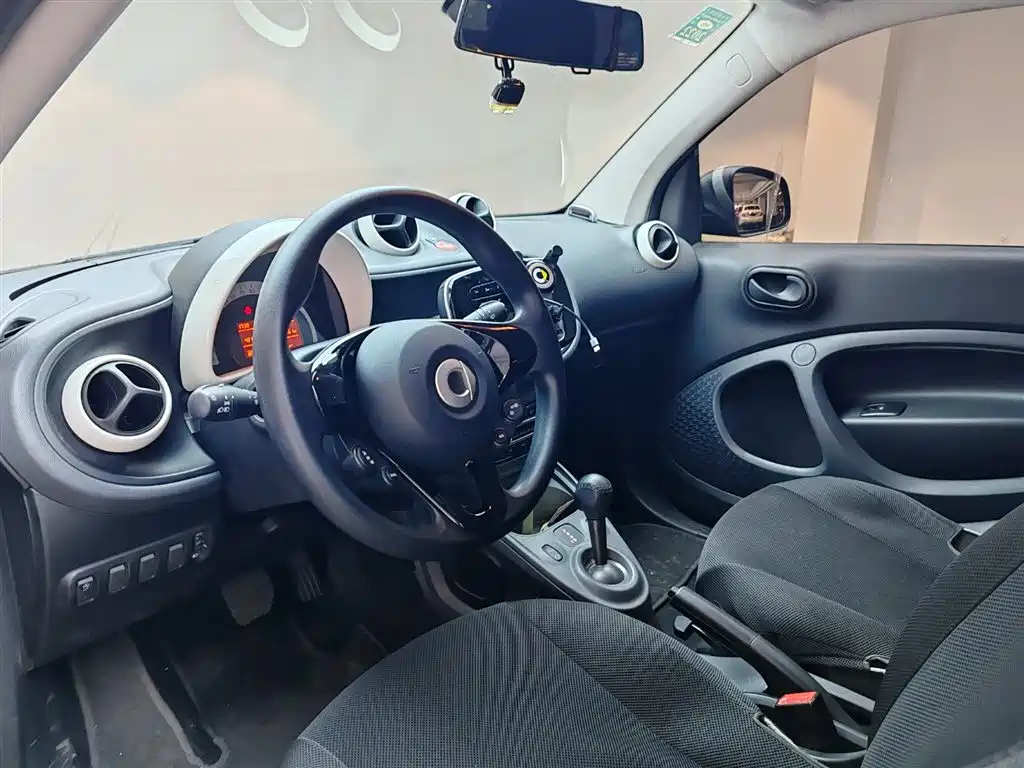 smart Fortwo 2018 — фото 9