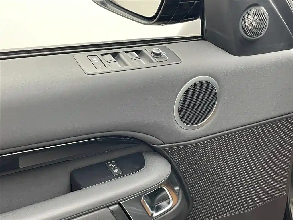 Land Rover Discovery 2018 — фото 9