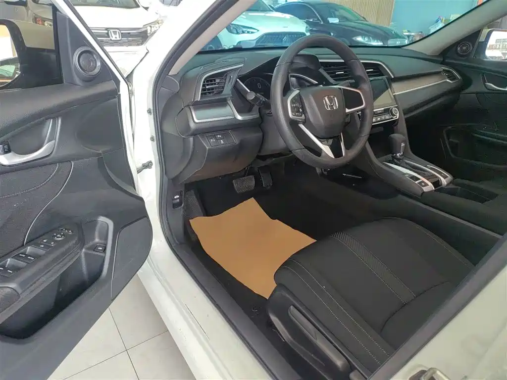 Honda Civic 2018 — фото 12