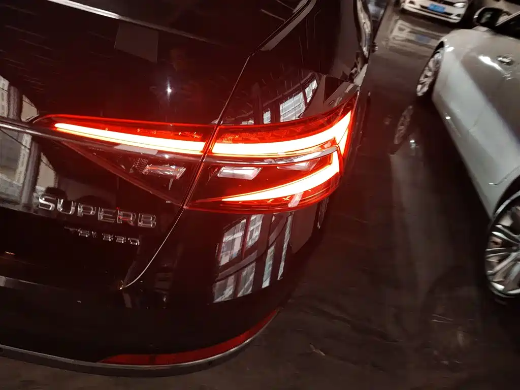 Skoda Superb 2020 — фото 24