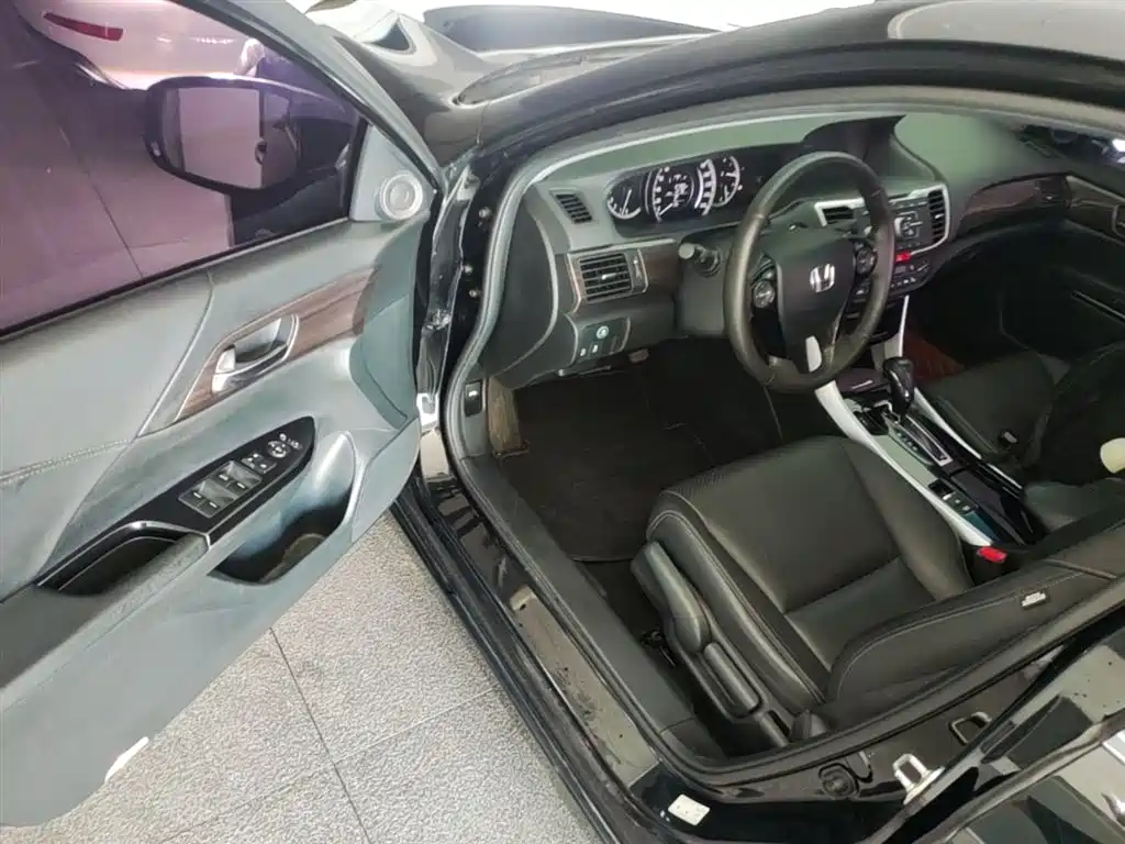 Honda Accord 2016 — фото 16