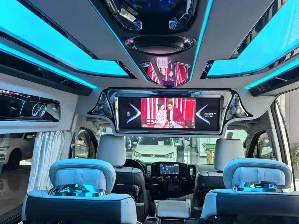 Toyota Hiace 2024 — фото 36