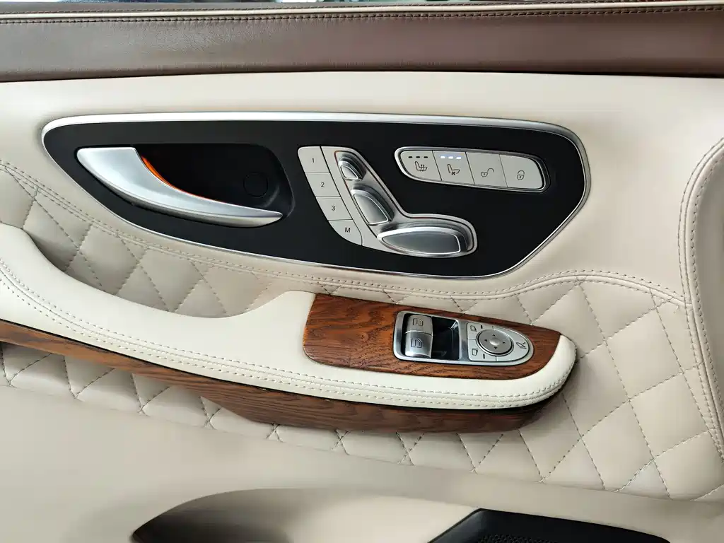 Mercedes-Benz V-Class 2020 — фото 17