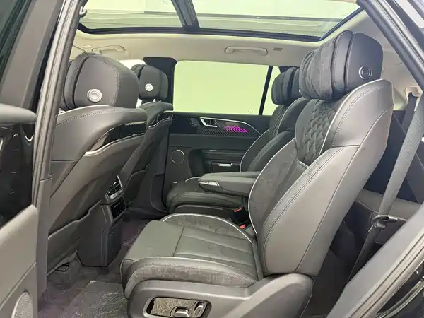 Hongqi E-HS9 2023