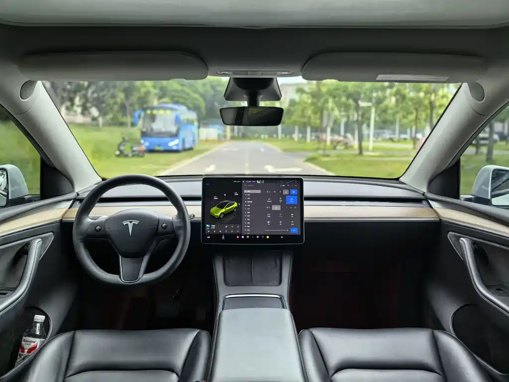 Tesla Model Y 2022 — фото 9