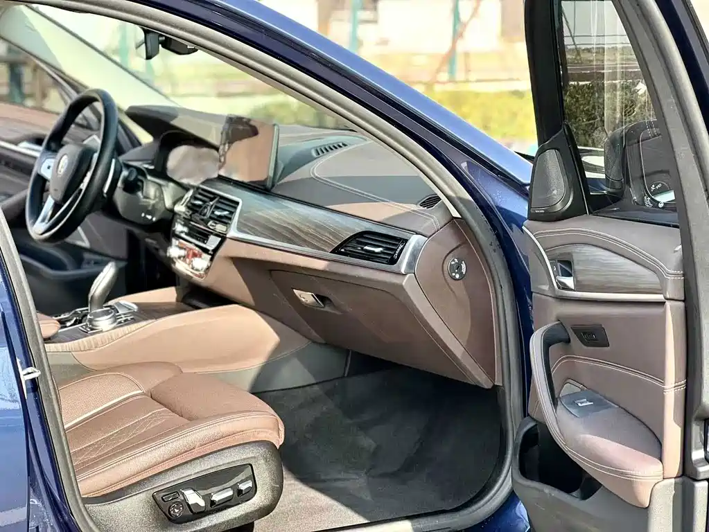 BMW 5 Series 2021 — фото 10
