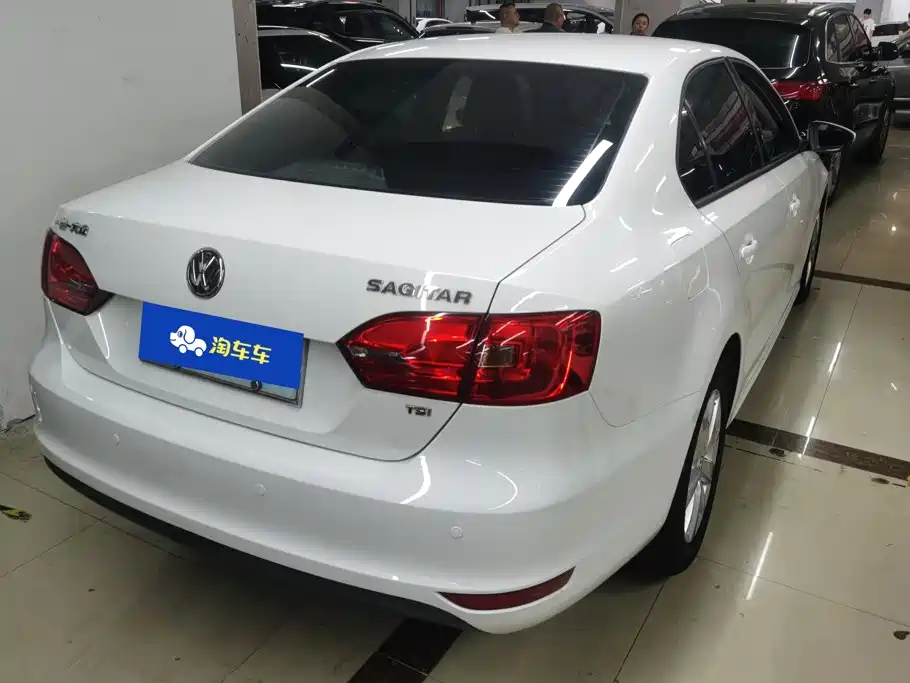 Volkswagen Sagitar 2015