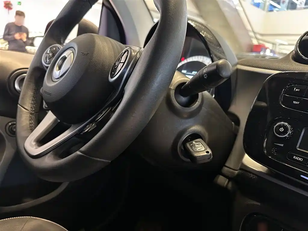 smart Fortwo 2017 — фото 25