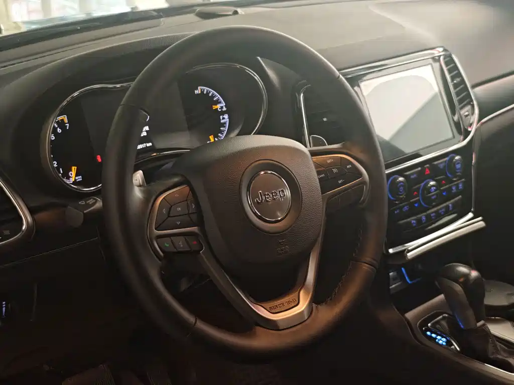 Jeep Grand Cherokee 2020 — фото 9