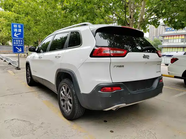 Jeep Cherokee 2021