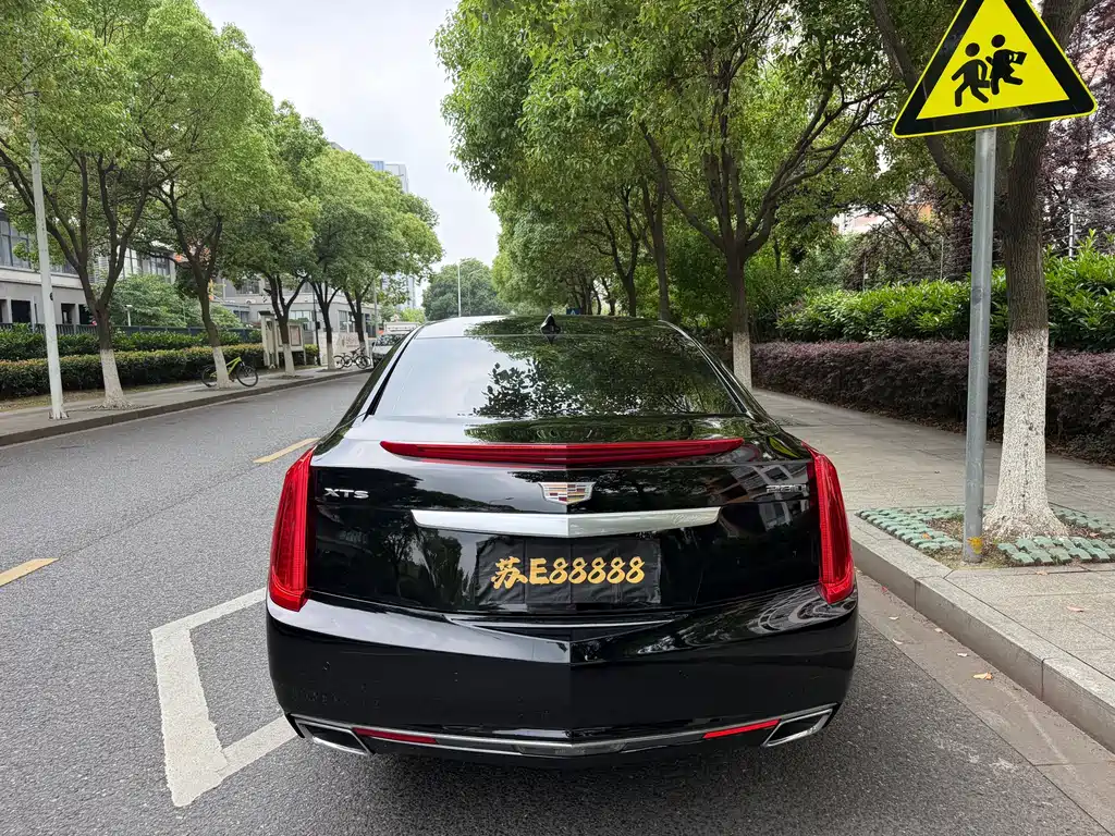 Cadillac XTS 2017 — фото 18