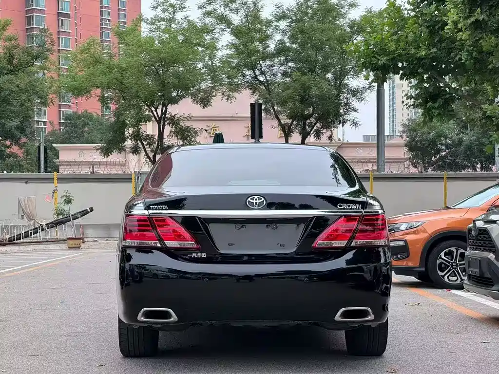 Toyota Crown 2014