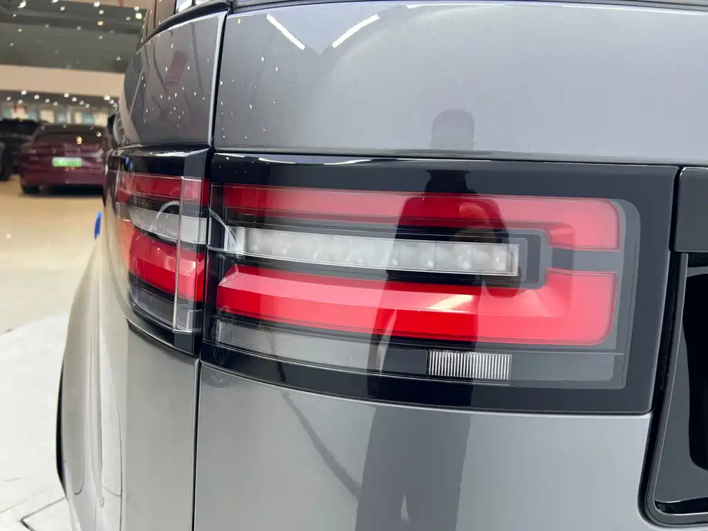 Land Rover Discovery 2020 — фото 16