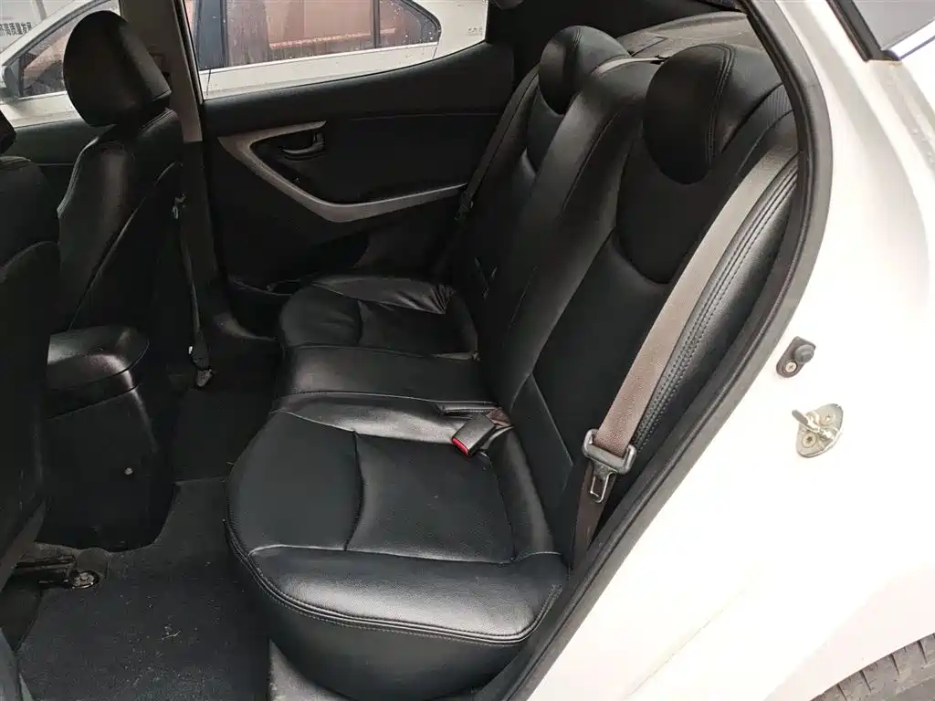 Hyundai Elantra Langdong 2016 — фото 17