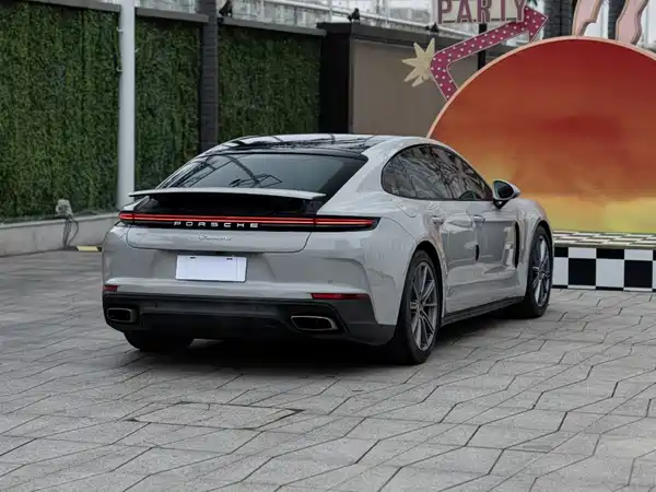 Porsche Panamera 2024