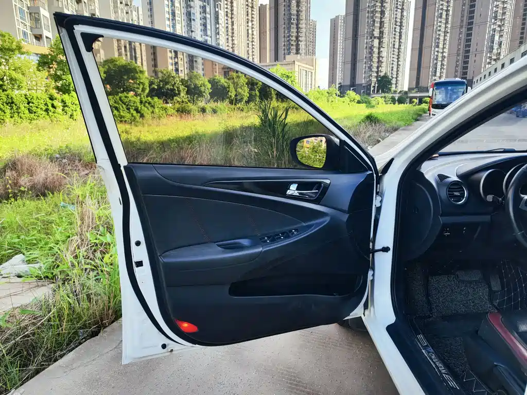 Changan Eado XT 2015 — фото 15