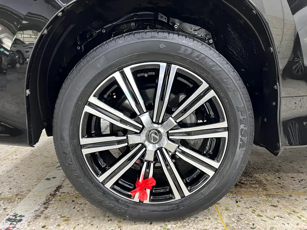 Lexus LX 2017 — фото 13