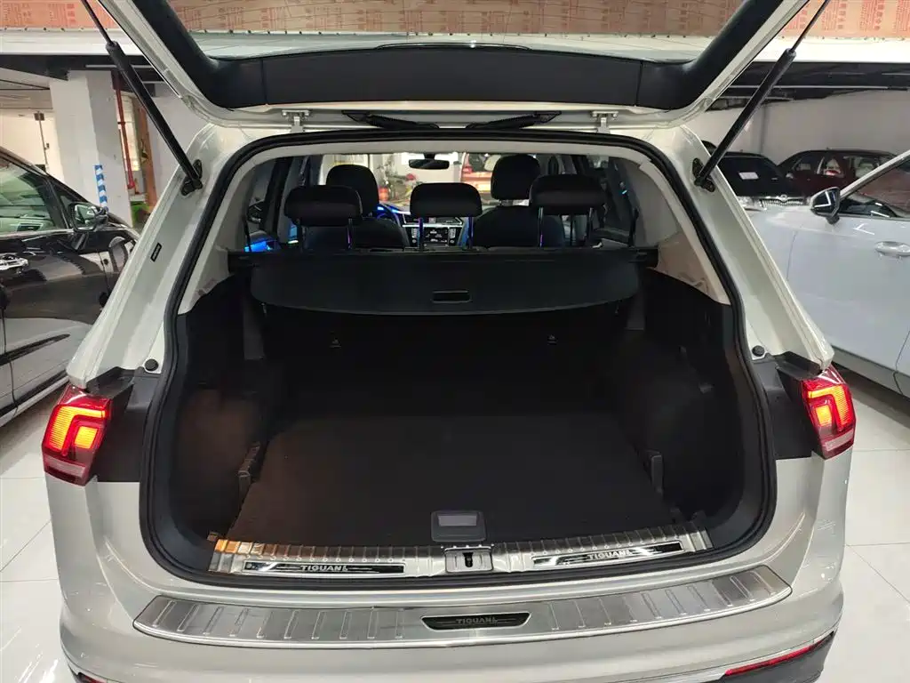 Volkswagen Tiguan L 2018 — фото 19