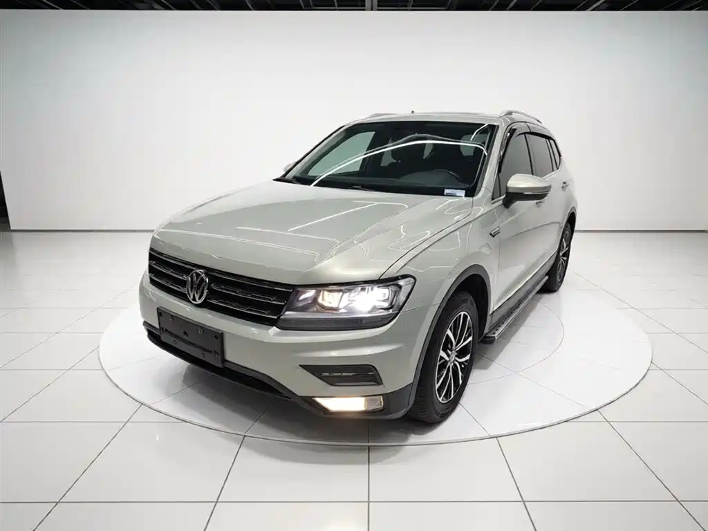 Volkswagen Tiguan L 2018 — фото 1