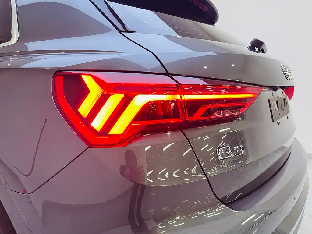 Audi Q3 2020 — фото 17