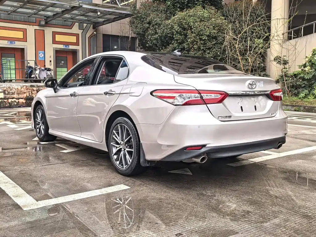 Toyota Camry 2023 — фото 9