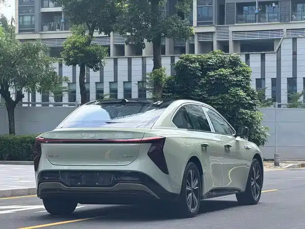 Hongqi EH7 2026