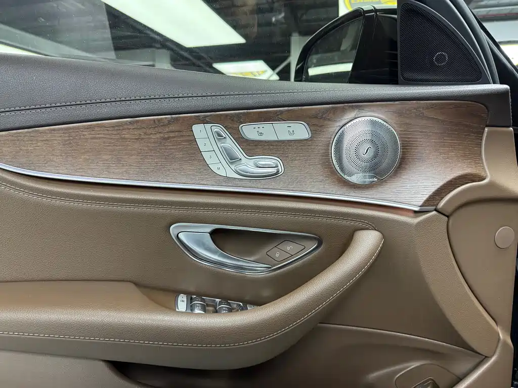 Mercedes-Benz E-Class 2023 — фото 4