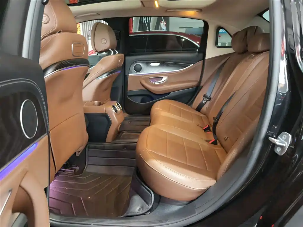 Mercedes-Benz E-Class 2018 — фото 13