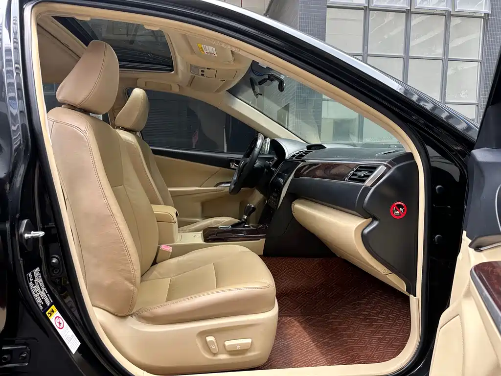 Toyota Camry 2017 — фото 10