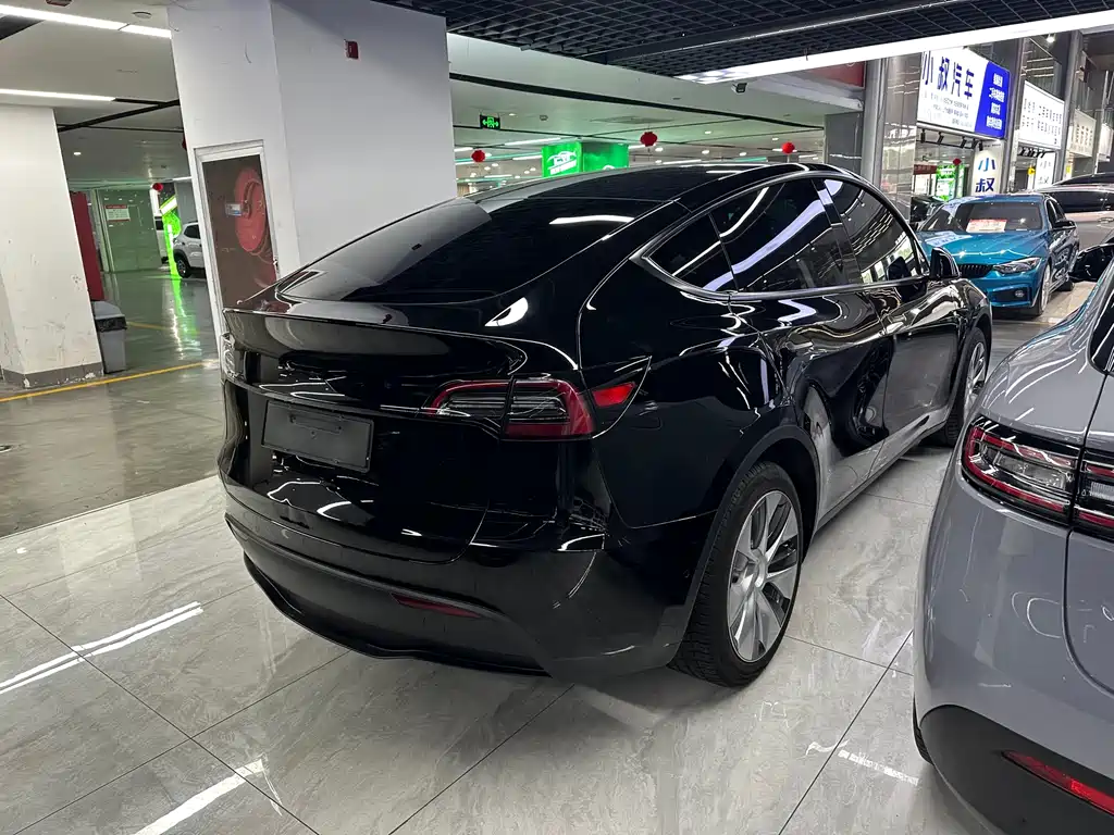Tesla Model Y 2023 — фото 9