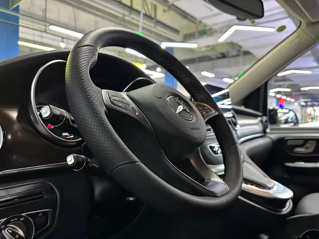Mercedes-Benz V-Class 2021 — фото 13