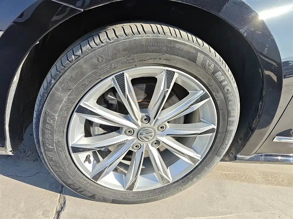 Volkswagen Passat 2018 — фото 23