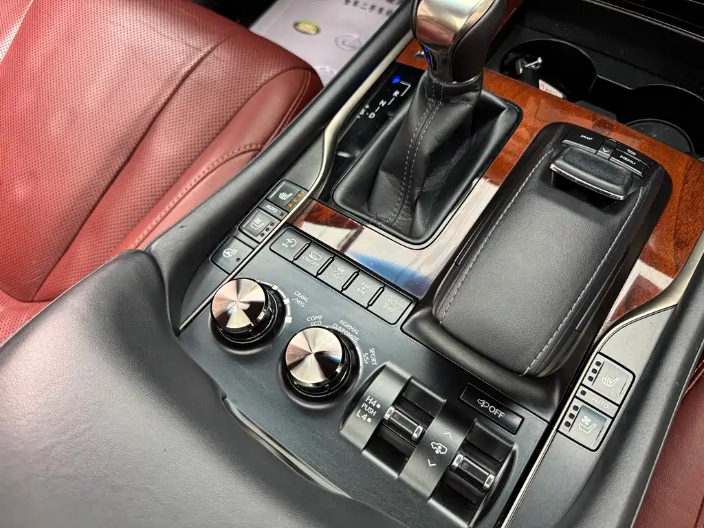 Lexus LX 2018 — фото 10