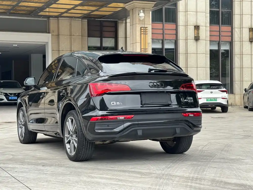 Audi Q5L Sportback 2022 — фото 9
