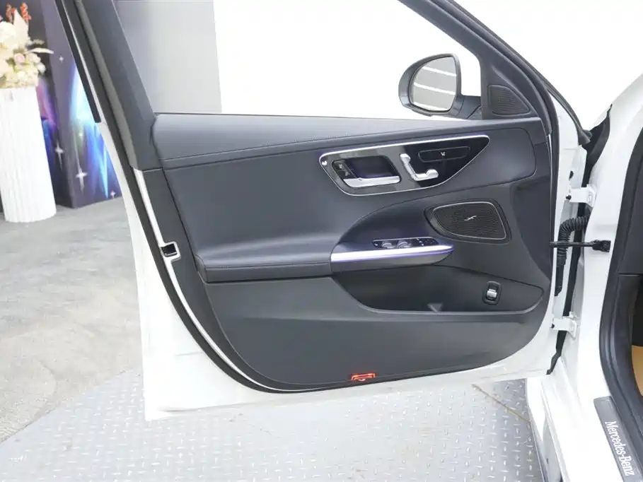 Mercedes-Benz C-Class 2024 — фото 13