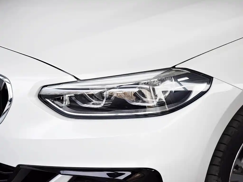 BMW 1 Series 2018 — фото 19