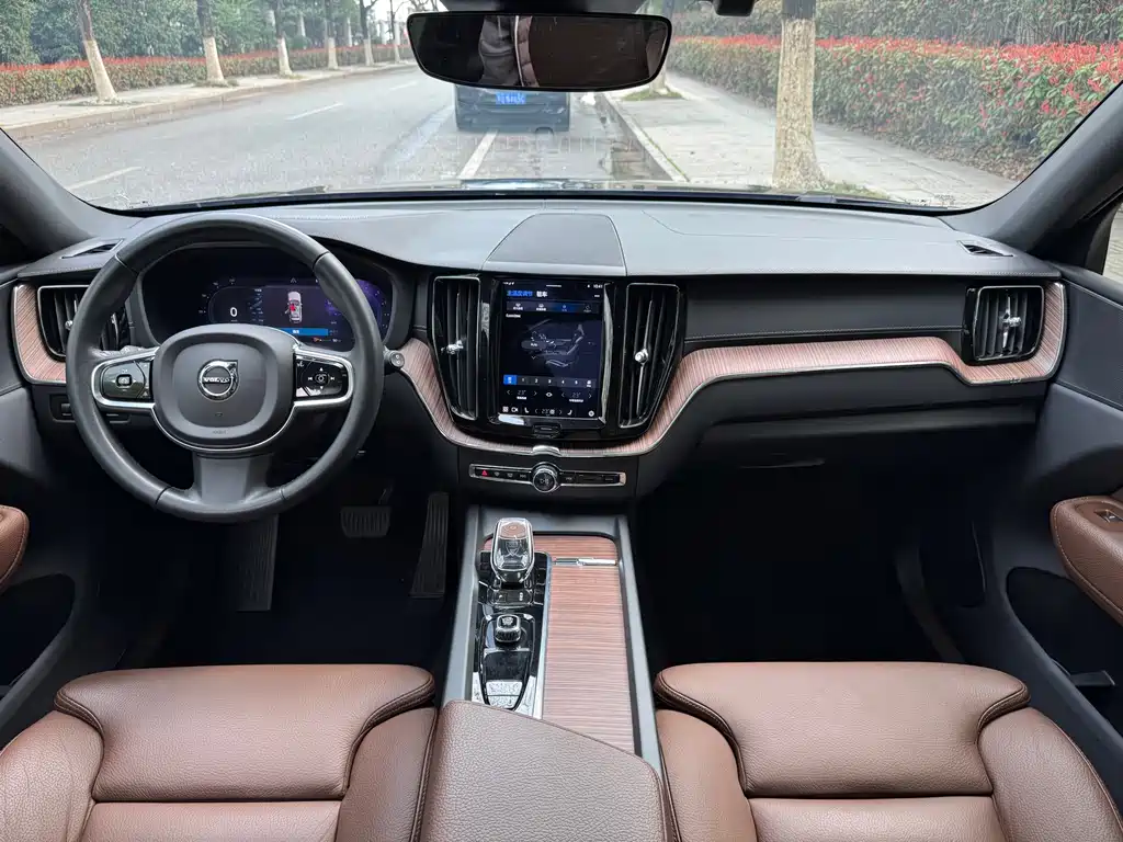 Volvo XC60 2021 — фото 14