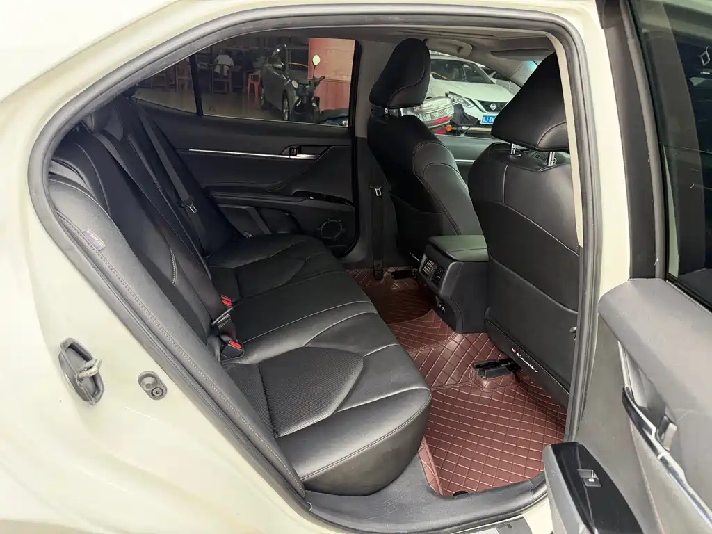 Toyota Camry 2020 — фото 16