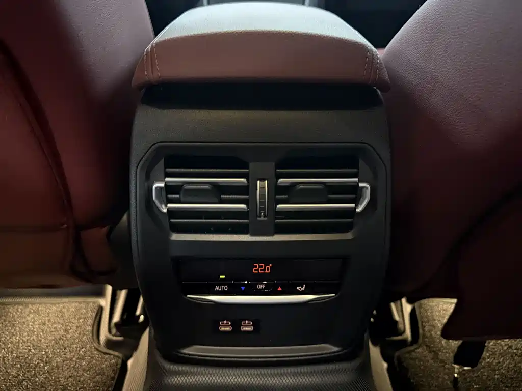 BMW 3 Series 2024 — фото 19
